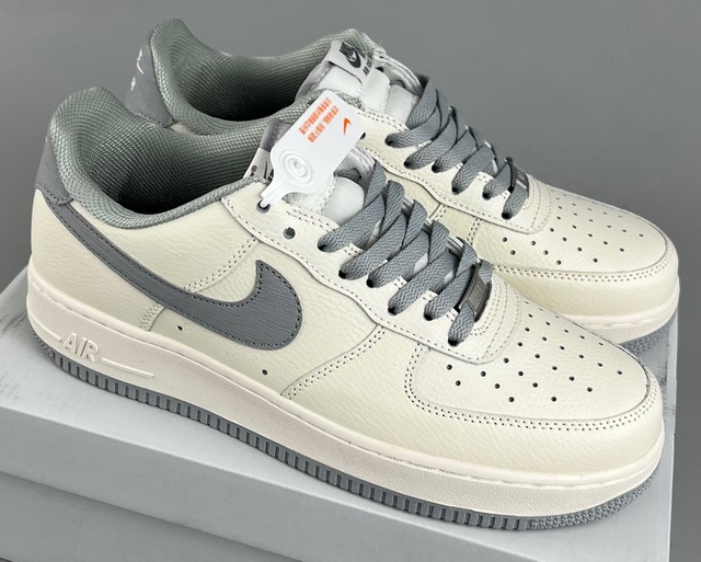 Women Air Force 1 093